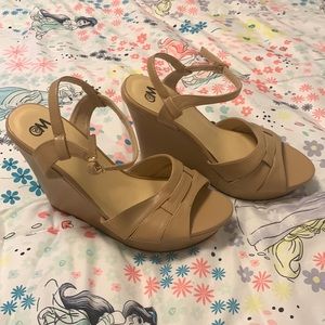 Women’s Tan Wedges size 10W